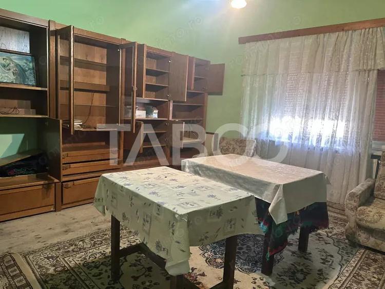 Casa cu potential de investitie in centrul satului 1540 mp teren - 11