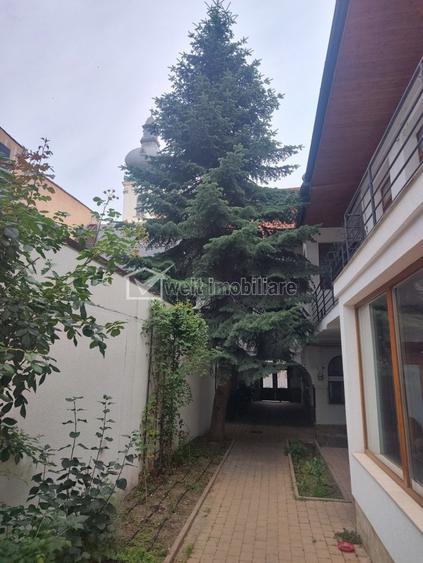 Apartament cu 4 camere decomandat în Central