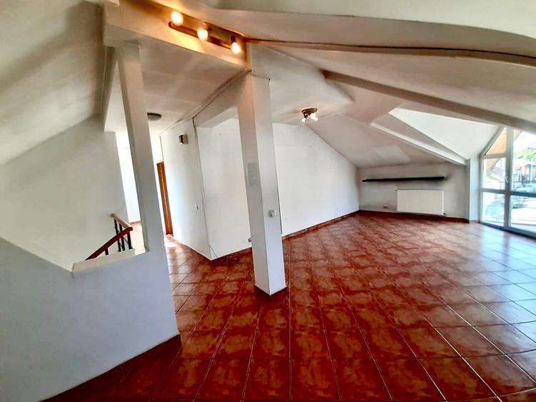 Casă cu 7 camere cu Canalizare în Bucur Obor