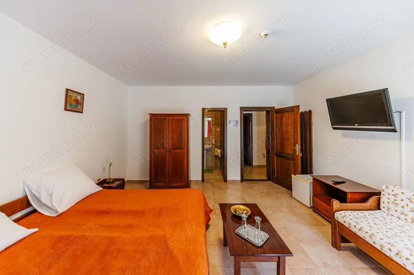 Casă cu 12 camere cu Teren 5028 Mp în Poiana