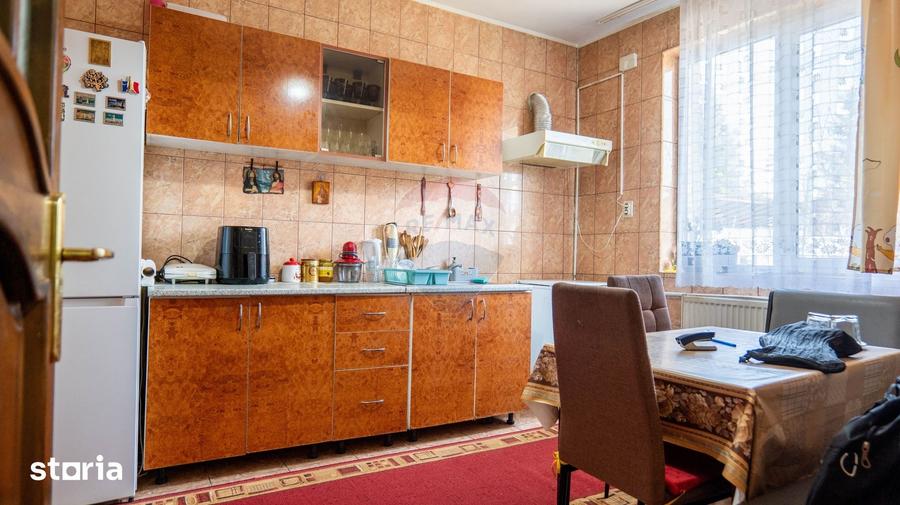 Casă cu 6 camere cu Teren 253 Mp în Colentina