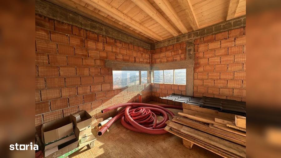 Casă cu 4 camere cu Teren 2000 Mp în Baciu