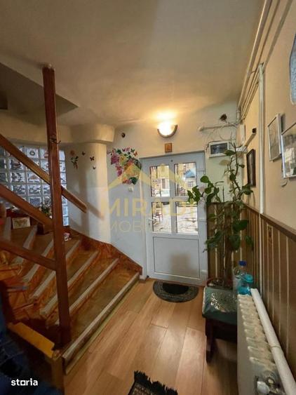 Apartament cu 4 camere decomandat, mobilat în Castelul Peleș