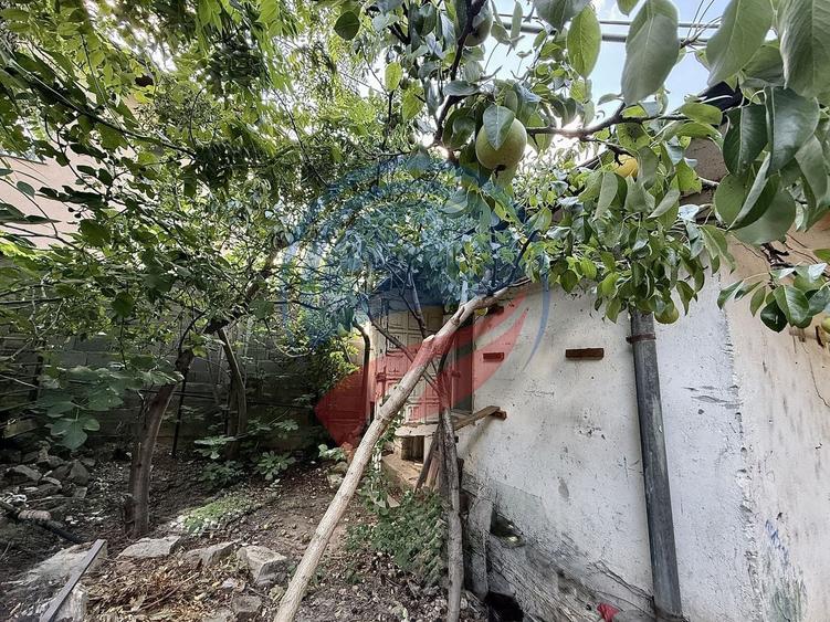 Casă individuală cu 4 camere cu Canalizare în Central