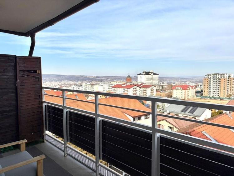 Apartament cu 5 camere semidecomandat, mobilat în Bună Ziua
