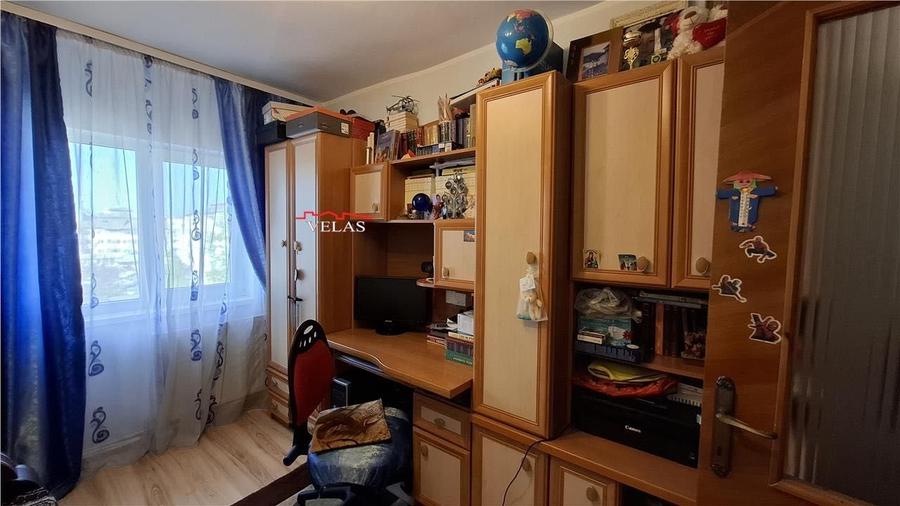 Apartament cu 3 camere decomandat, mobilat în Central