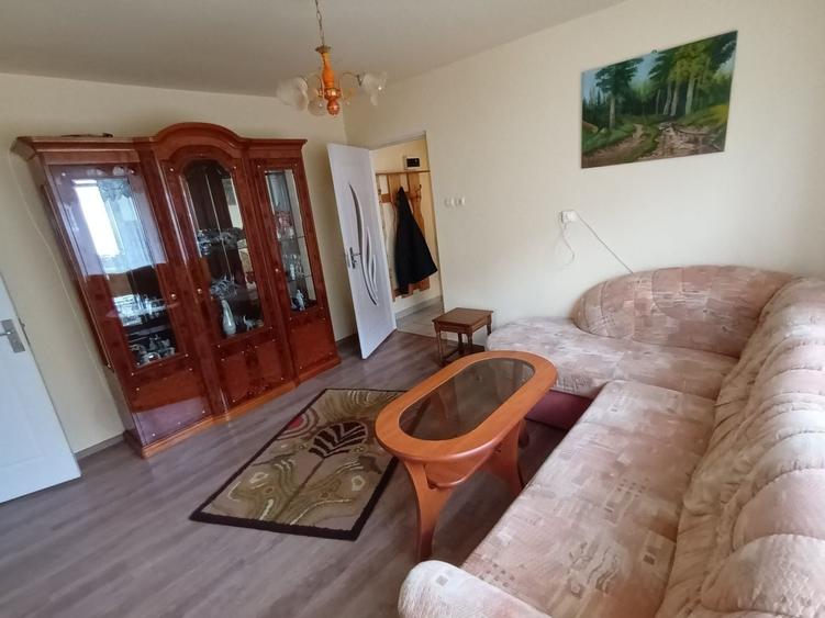 Apartament cu 2 camere decomandat în Chețani