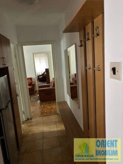 Apartament cu 4 camere semidecomandat în Inel II