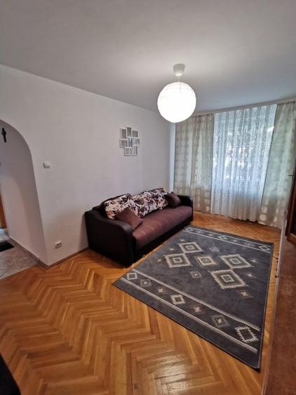 Apartament cu 3 camere decomandat în Tineretului