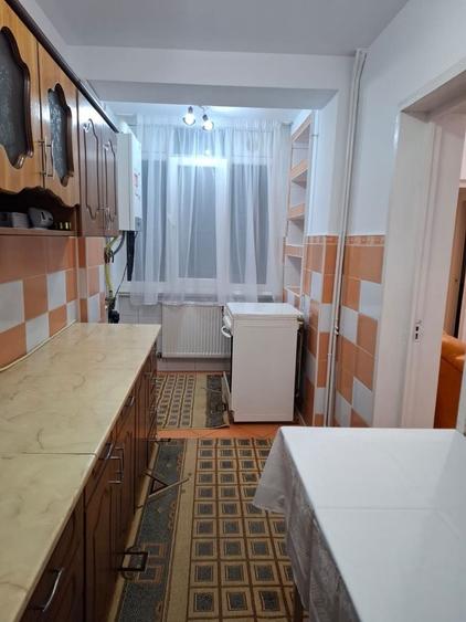 Apartament cu 3 camere decomandat în Universității