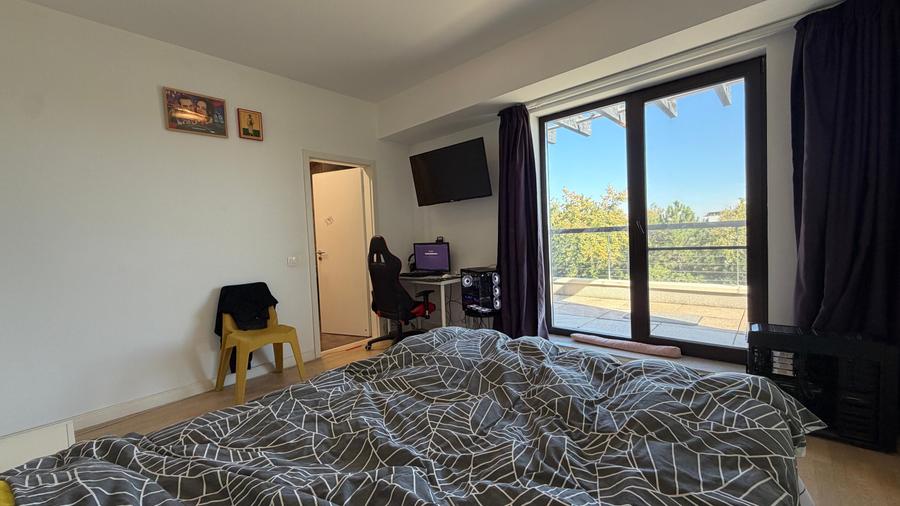 Apartament cu 4 camere semidecomandat în Iancu Nicolae