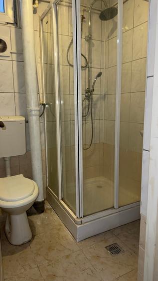 Casă individuală cu 6 camere cu Canalizare în Sărărie