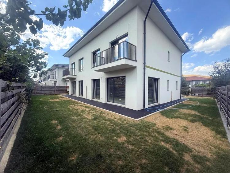 Duplex cu 6 camere cu Canalizare în Florești
