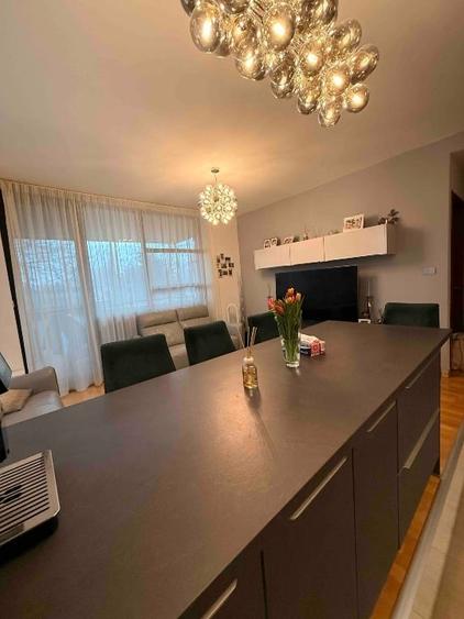 Apartament cu 4 camere decomandat, mobilat în Exterior Vest