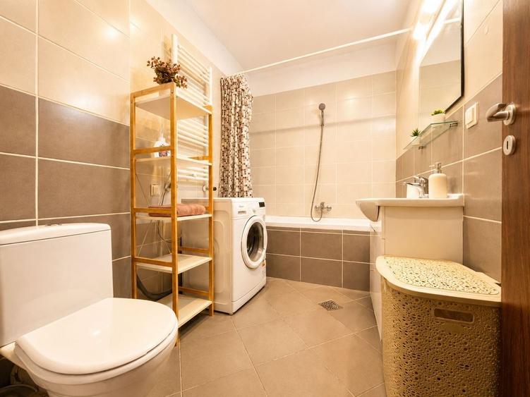 Apartament cu 2 camere semidecomandat, mobilat în Soarelui
