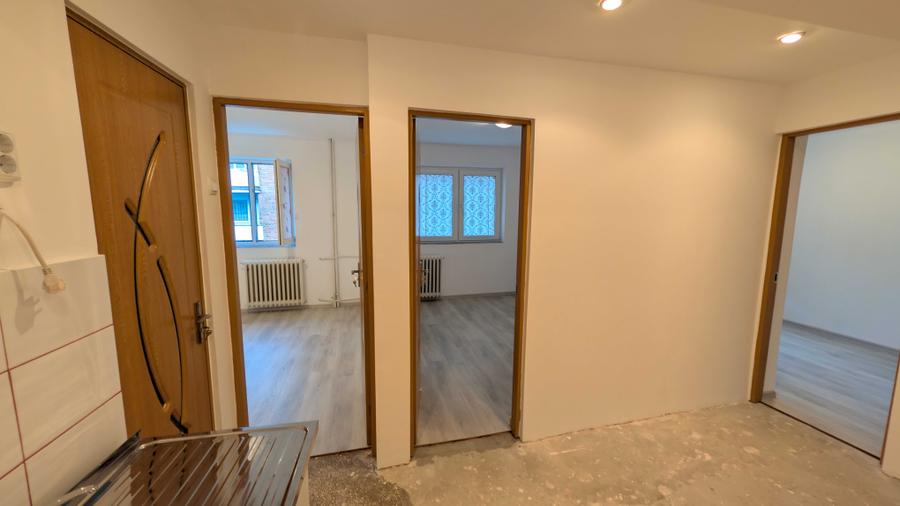 Apartament cu 3 camere decomandat în Central