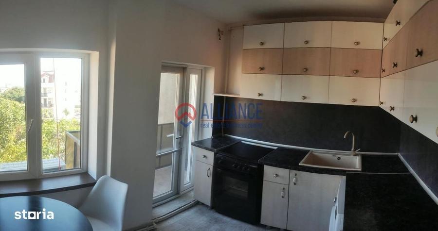 Apartament cu 3 camere semidecomandat în Peninsula