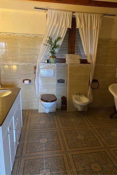 Garsonieră decomandată în Făclia