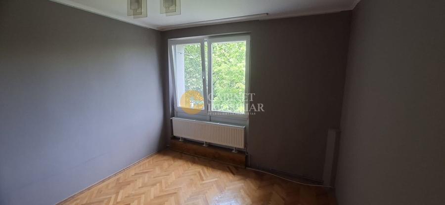 Apartament cu 3 camere semidecomandat în Piața Unirii