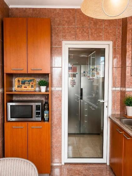 Apartament cu 3 camere semidecomandat în Obor