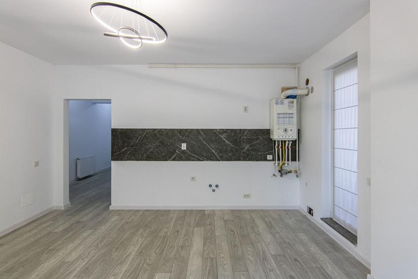 Apartament cu 3 camere semidecomandat în Drumul Taberei