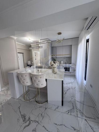 Apartament cu 3 camere semidecomandat, mobilat în Apărătorii Patriei
