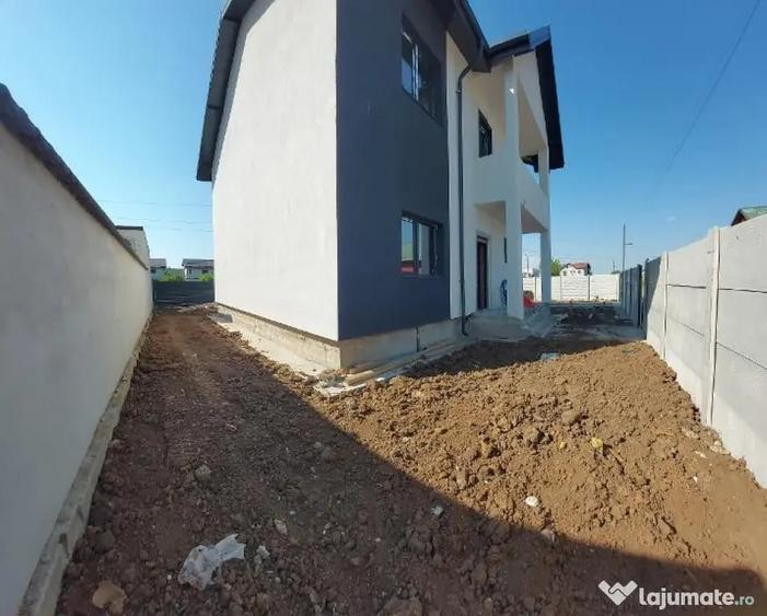 Casă cu 5 camere cu Teren 400 Mp în Central