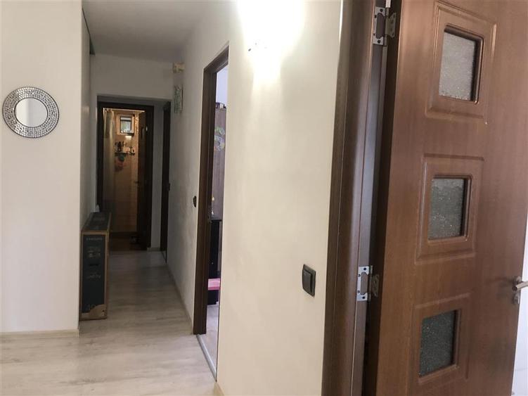 Apartament cu 4 camere decomandat, mobilat în Noua