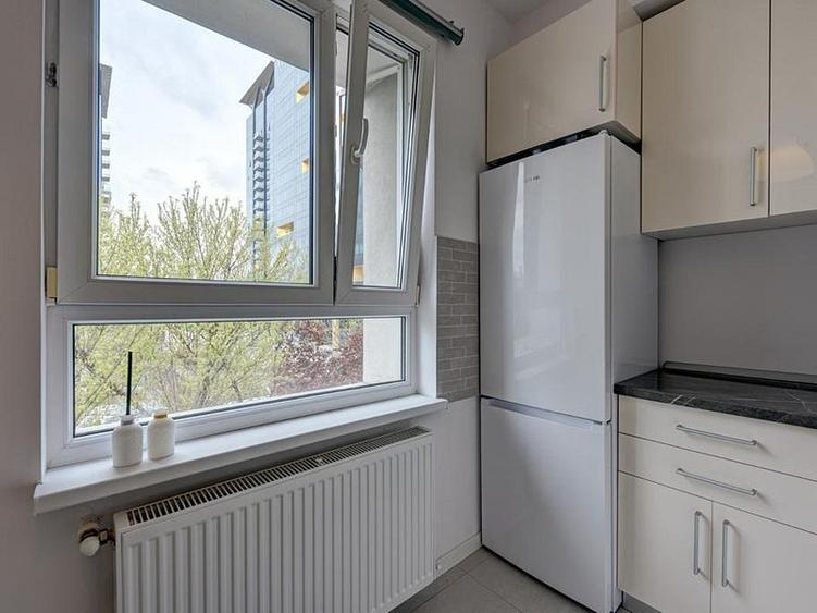 Apartament 2 camere decomandat lux,centrala proprie ,loc parcare - 13