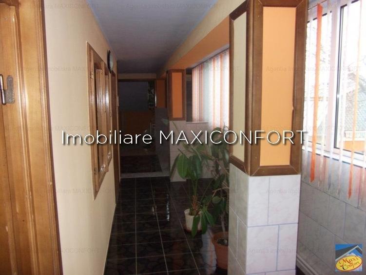 Casă cu 11 camere cu Garaj în Lacu Sărat