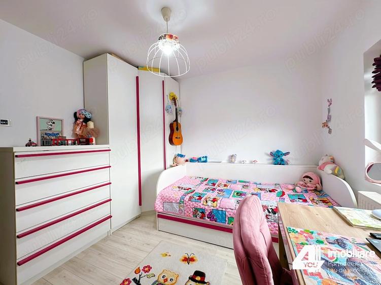 Apartament cu 3 camere semidecomandat în Confecții