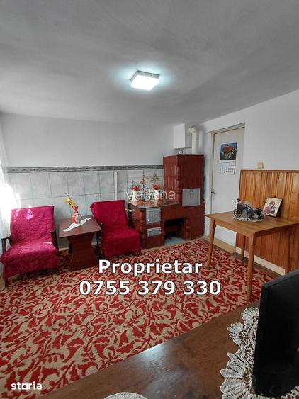 Vand Casa cu 2 construc?ii, garaj, beci, anexe, teren 655 mp Hunedoara