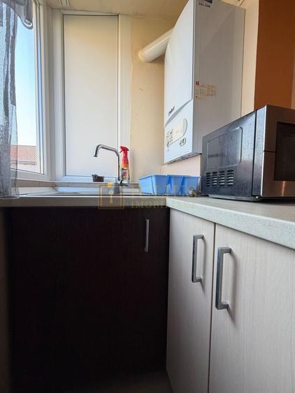 Apartament cu 3 camere semidecomandat, mobilat în Girocului