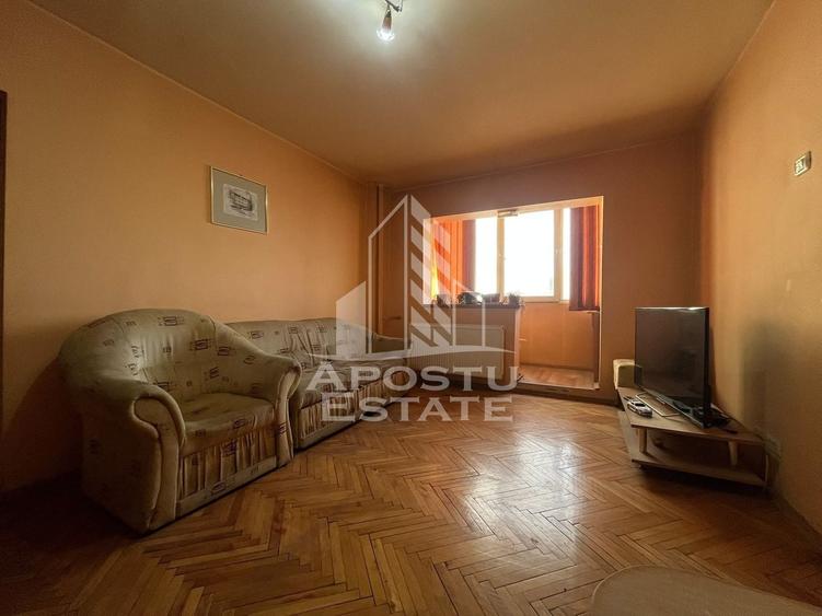 Apartament cu 4 camere decomandat, mobilat în Malul Mureșului
