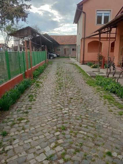 Casă cu 5 camere în Central