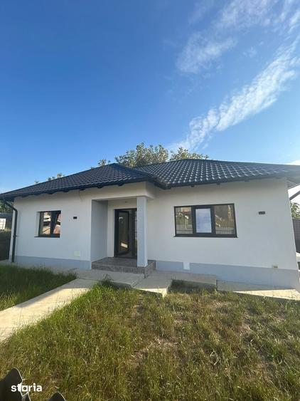 Casă cu 3 camere cu Teren 335 Mp în Miroslava