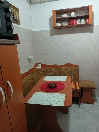 Apartament cu 3 camere decomandat, mobilat în Central
