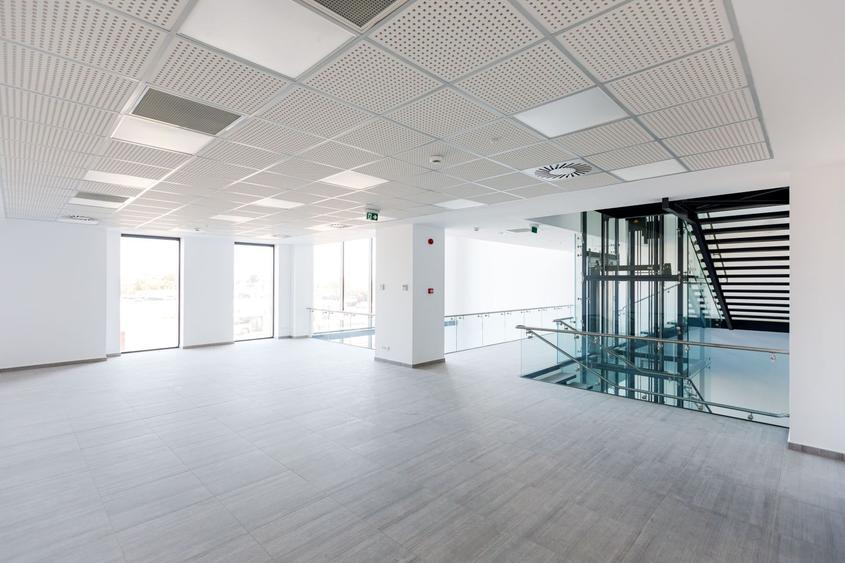 Birou, de 4,152 mp, în Complex Studențesc