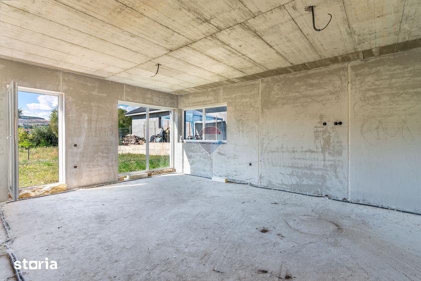 Casă cu 4 camere cu Teren 600 Mp în Baciu