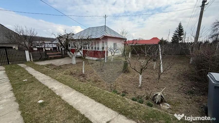 Casă cu 3 camere cu Teren 990 Mp în Fitionești