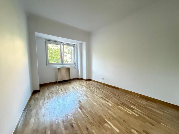 Apartament cu 4 camere decomandat în Splaiul Unirii