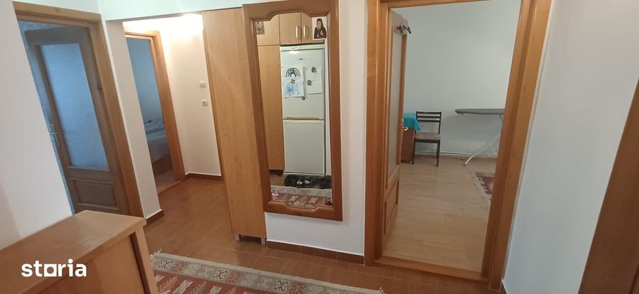 Apartament cu 3 camere decomandat în Traian