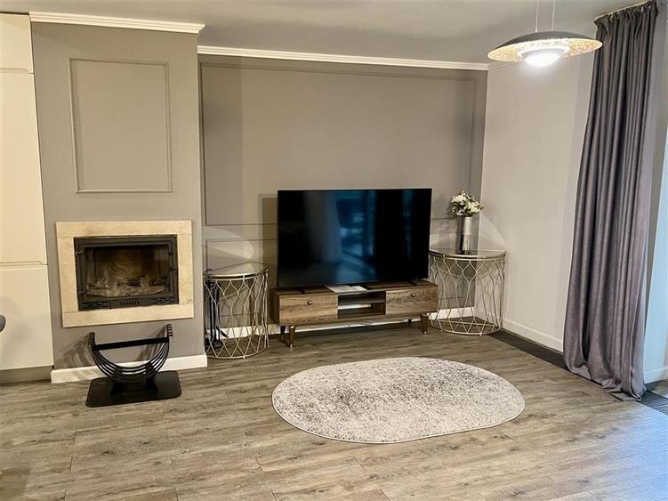 Apartament cu 4 camere decomandat, mobilat în Poiana Brașov