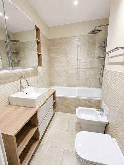 Apartament cu 3 camere semidecomandat în Titan