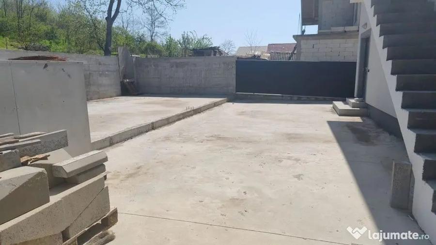 Spațiu comercial, de 386 mp, în Bălteni