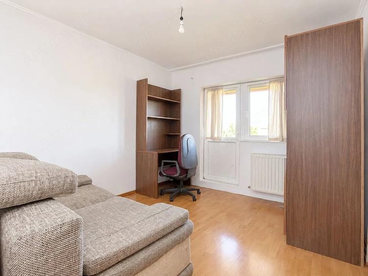 Apartament cu 3 camere decomandat în Lipovei