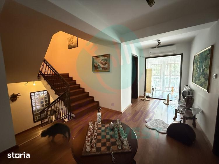 Casă cu 10 camere cu Teren 410 Mp în Pantelimon