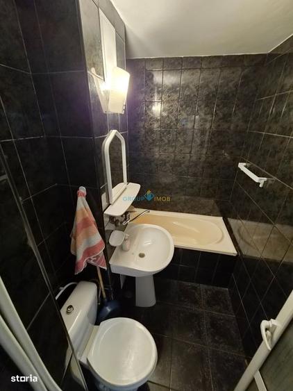 Apartament cu 3 camere semidecomandat în Milcov