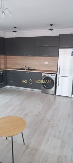 Apartament cu 2 camere semidecomandat, mobilat în Păcii