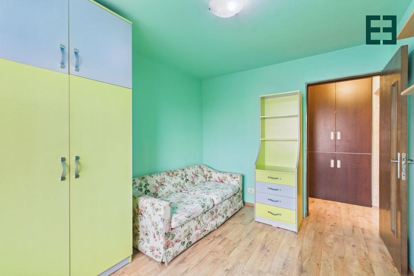 Apartament cu 4 camere semidecomandat, mobilat în Micălaca